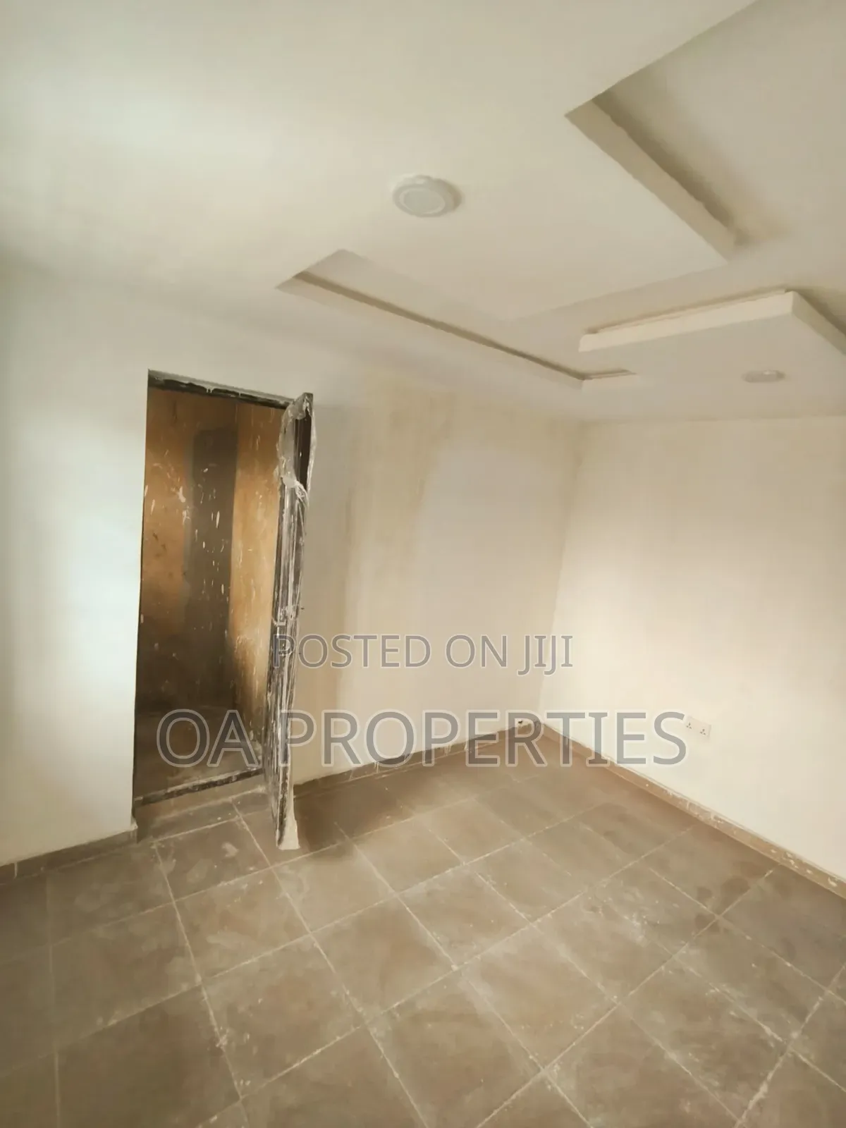 4bedroom Flat at Opp Ui, Along Ui First Gate, Ui Ibadan. 3m/Annum in Ibadan