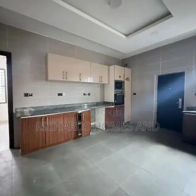 5bdrm Duplex in Ikate for rent in Ikate