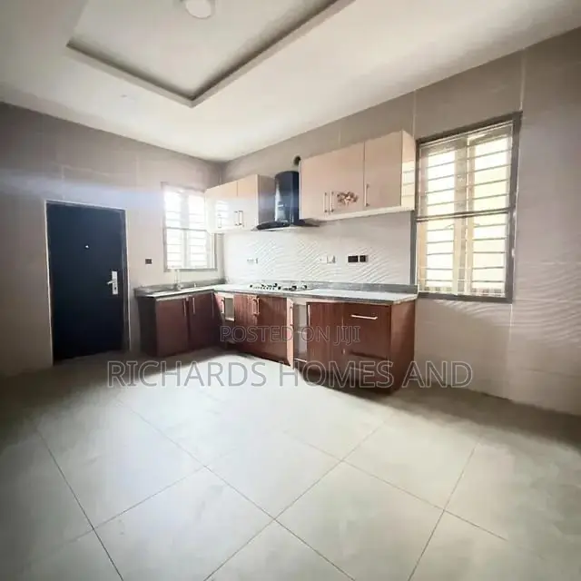 5bdrm Duplex in Ikate for rent in Ikate