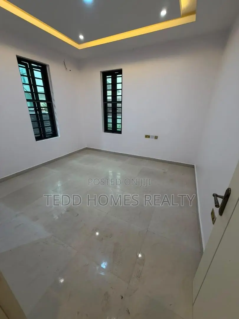 2bdrm Apartment in Royal Garden Estate, Off Lekki-Epe Expressway in Off Lekki-Epe Expressway