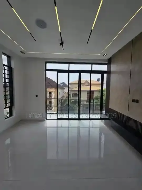 4bdrm House in Adeniyi Jones for sale in Adeniyi Jones