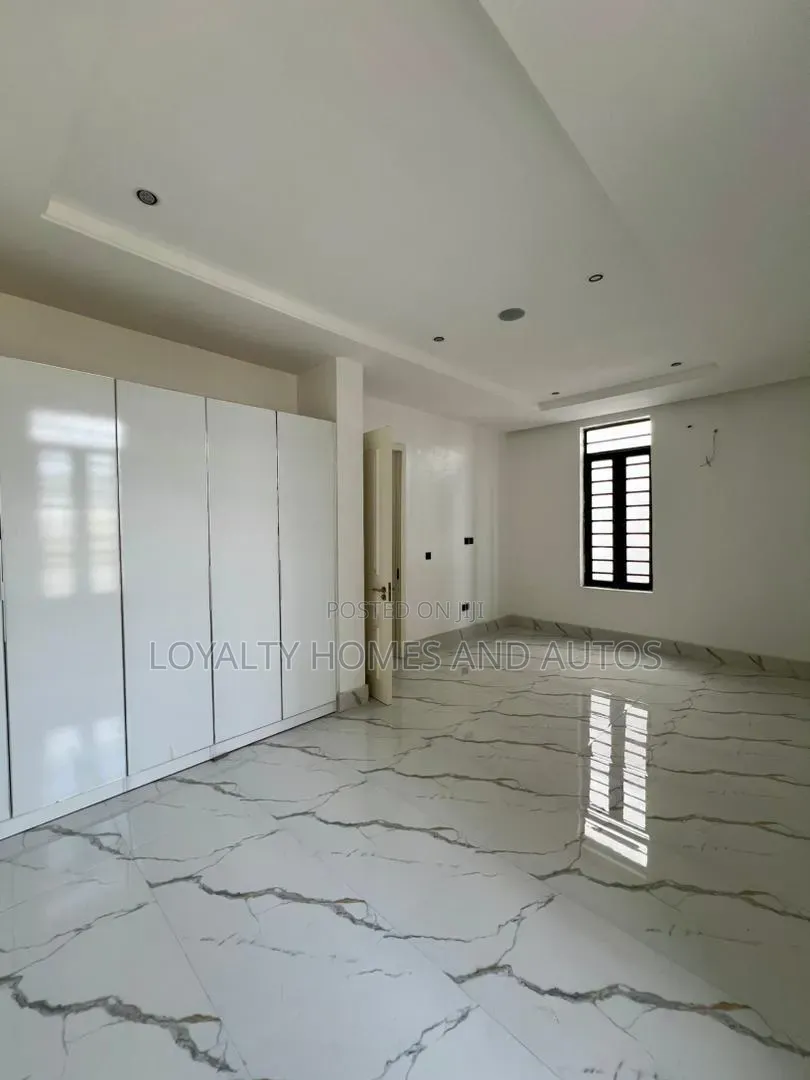 4bdrm House in Adeniyi Jones for sale in Adeniyi Jones
