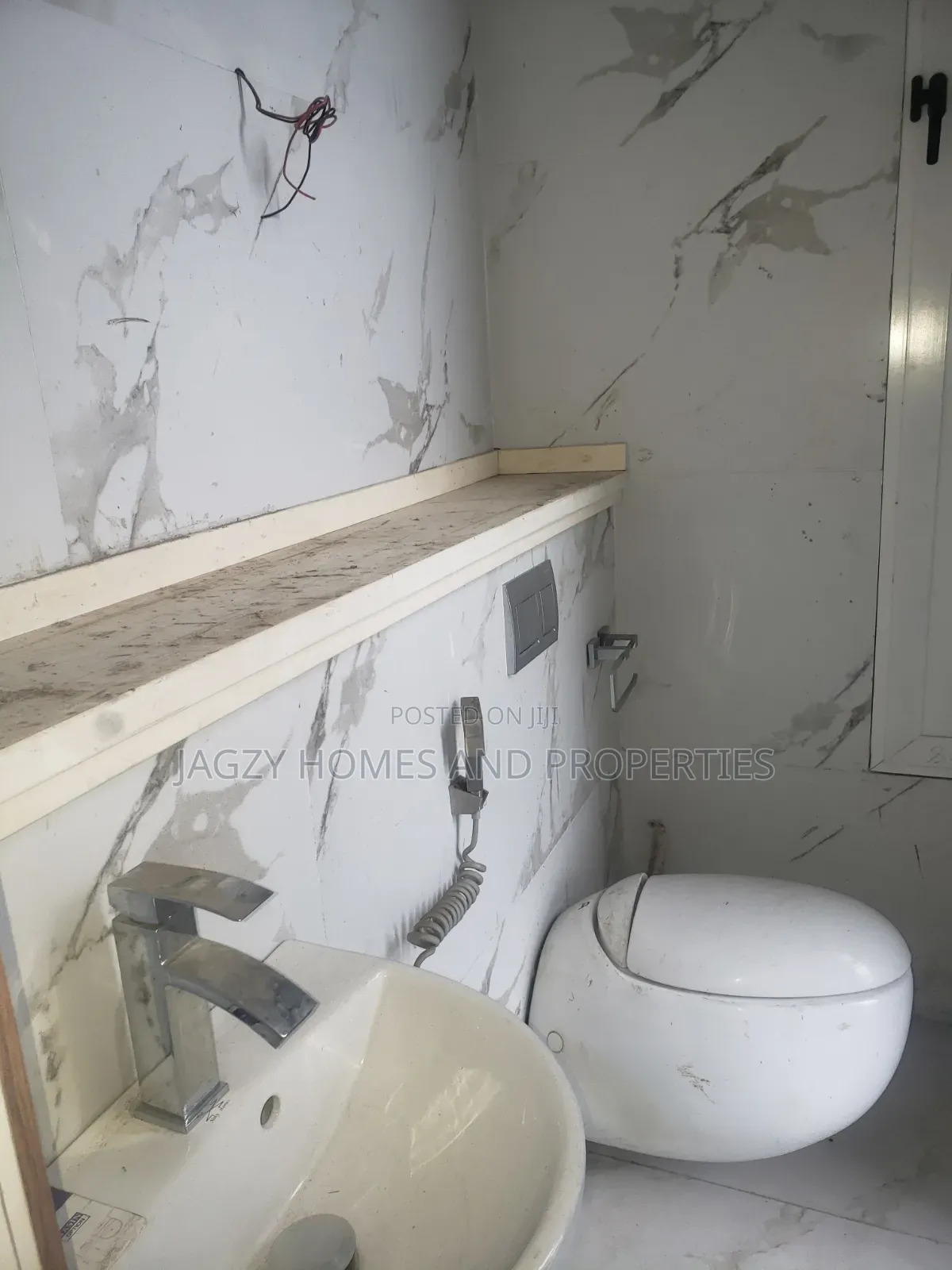 Standard and Spacious 4 Bedroom Maisonette With Bq for Rent in Jakande