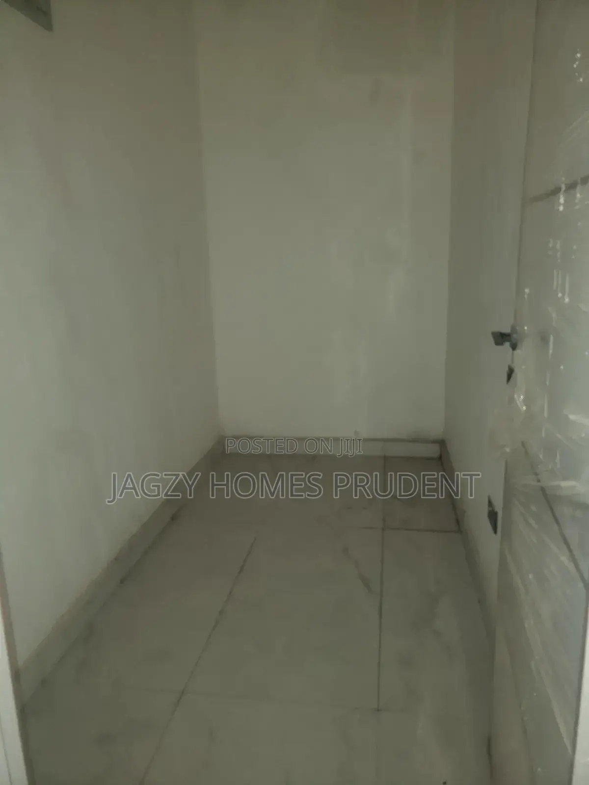 Standard and Spacious 4 Bedroom Maisonette With Bq for Rent in Jakande
