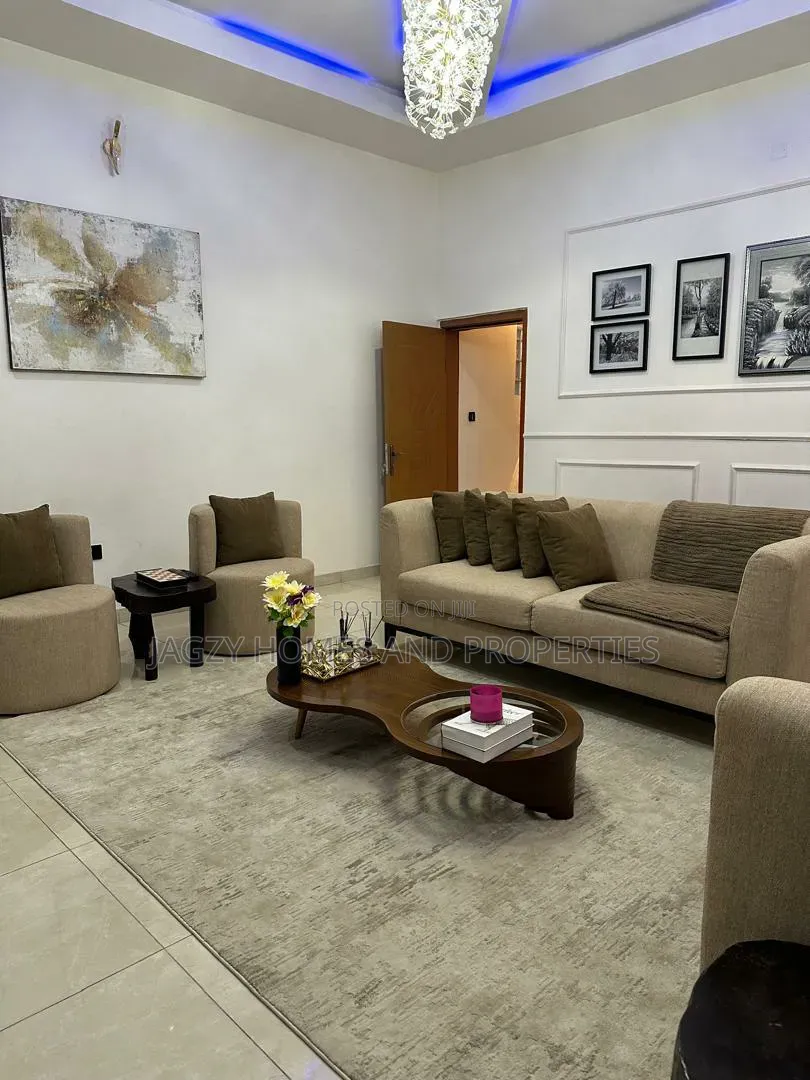 Fully Furnished 3bed Terrence in Jakande