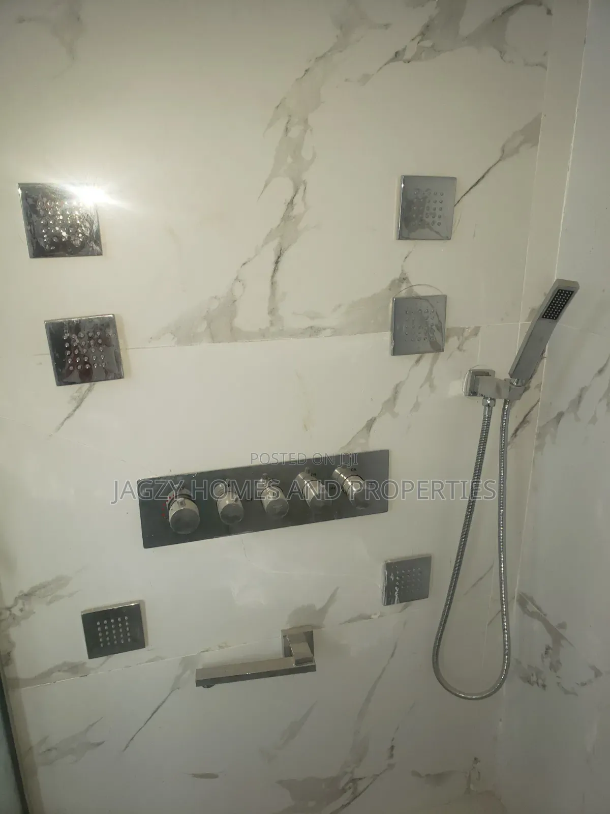 Fully Furnished 3bed Terrence in Jakande