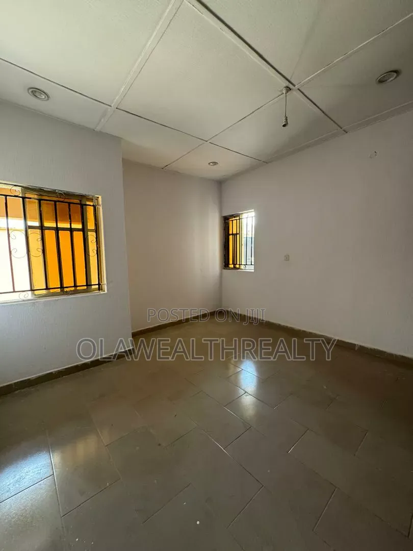 3bdrm Bungalow in Okebadan Estate, Akobo for rent in Akobo