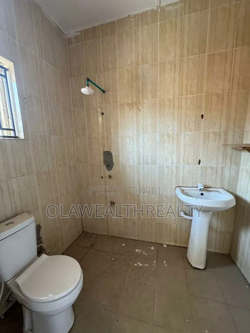 3bdrm Bungalow in Okebadan Estate, Akobo for rent in Akobo