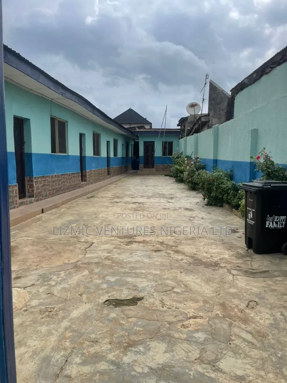 Office Space Tolet in Ikotun / Ikotun/Igando