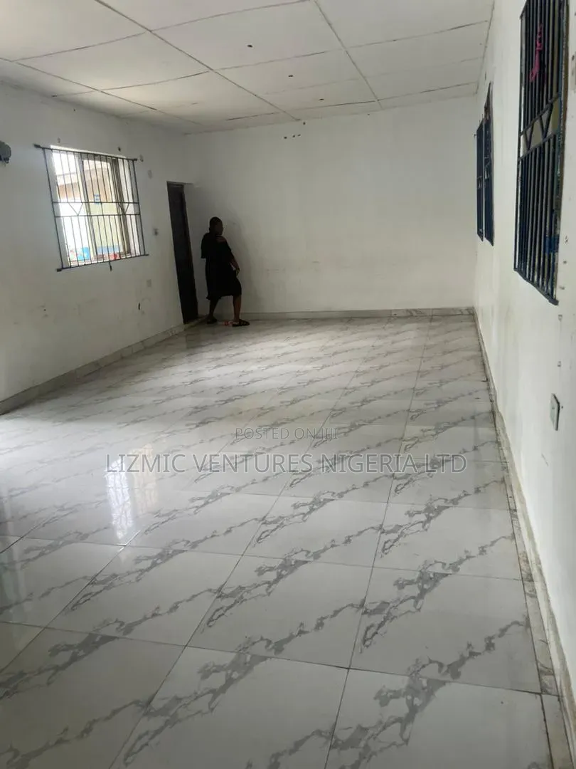 Office Space Tolet in Ikotun / Ikotun/Igando