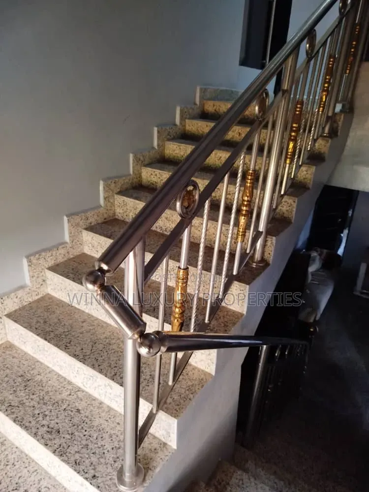 7bdrm Penthouse in Efab, Gwarinpa for sale in Gwarinpa