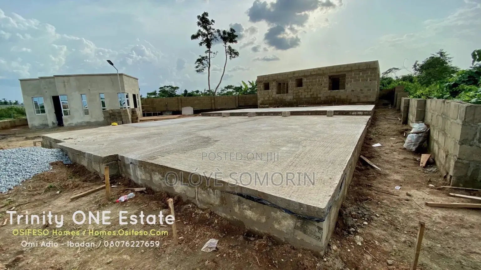 6bdrm Apartment in Trinity One, Omi Adio for sale in Omi Adio