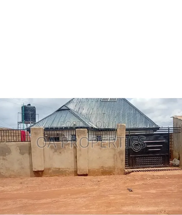 3bdrm Bungalow in Muslim Off Ayetoro, for sale in Ibadan