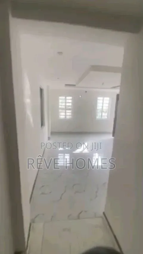 Furnished 2bdrm Block of Flats in Adekunle for rent in Adekunle