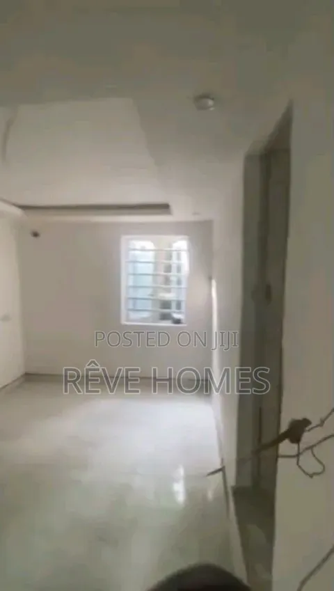 Furnished 2bdrm Block of Flats in Adekunle for rent in Adekunle