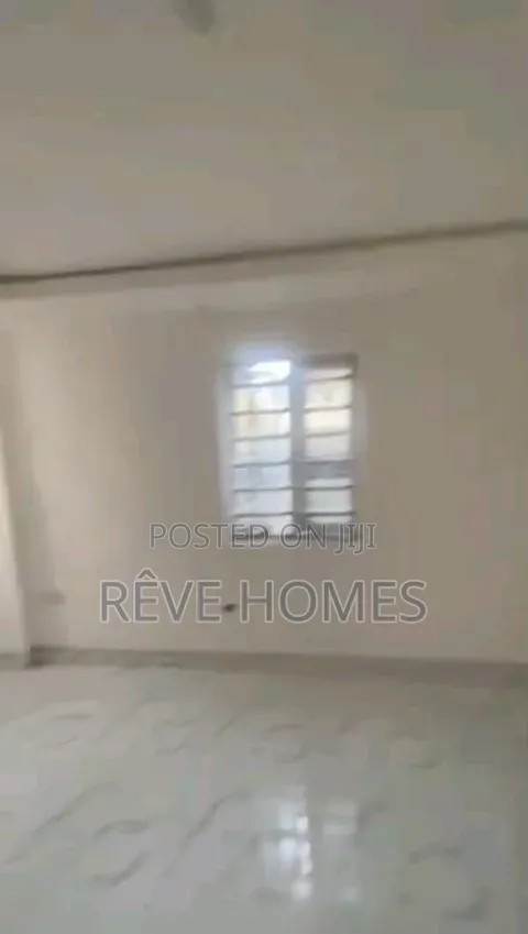 Furnished 2bdrm Block of Flats in Adekunle for rent in Adekunle