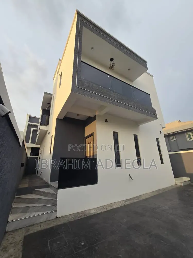 4bdrm Duplex in Omole Phase2 for rent in Omole Phase 2