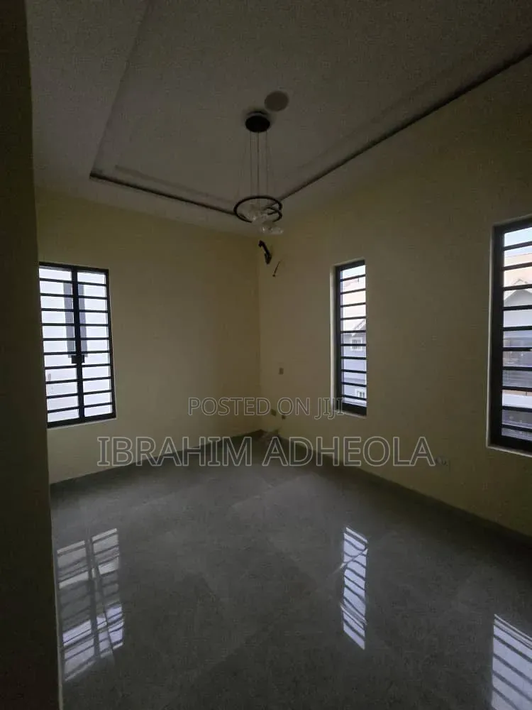4bdrm Duplex in Omole Phase2 for rent in Omole Phase 2