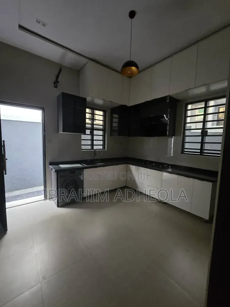 4bdrm Duplex in Omole Phase2 for rent in Omole Phase 2