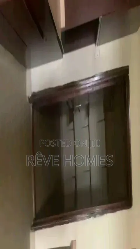 Furnished 3bdrm Block of Flats in Adekunle for rent in Adekunle