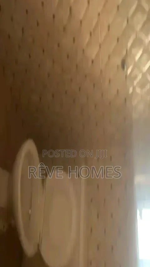 Furnished 3bdrm Block of Flats in Adekunle for rent in Adekunle
