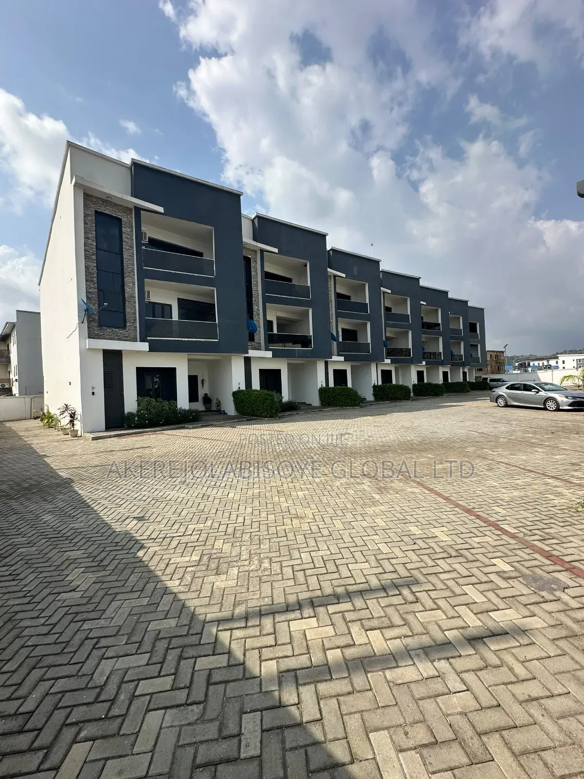 4bdrm Duplex in Lifecamp for sale in Life Camp