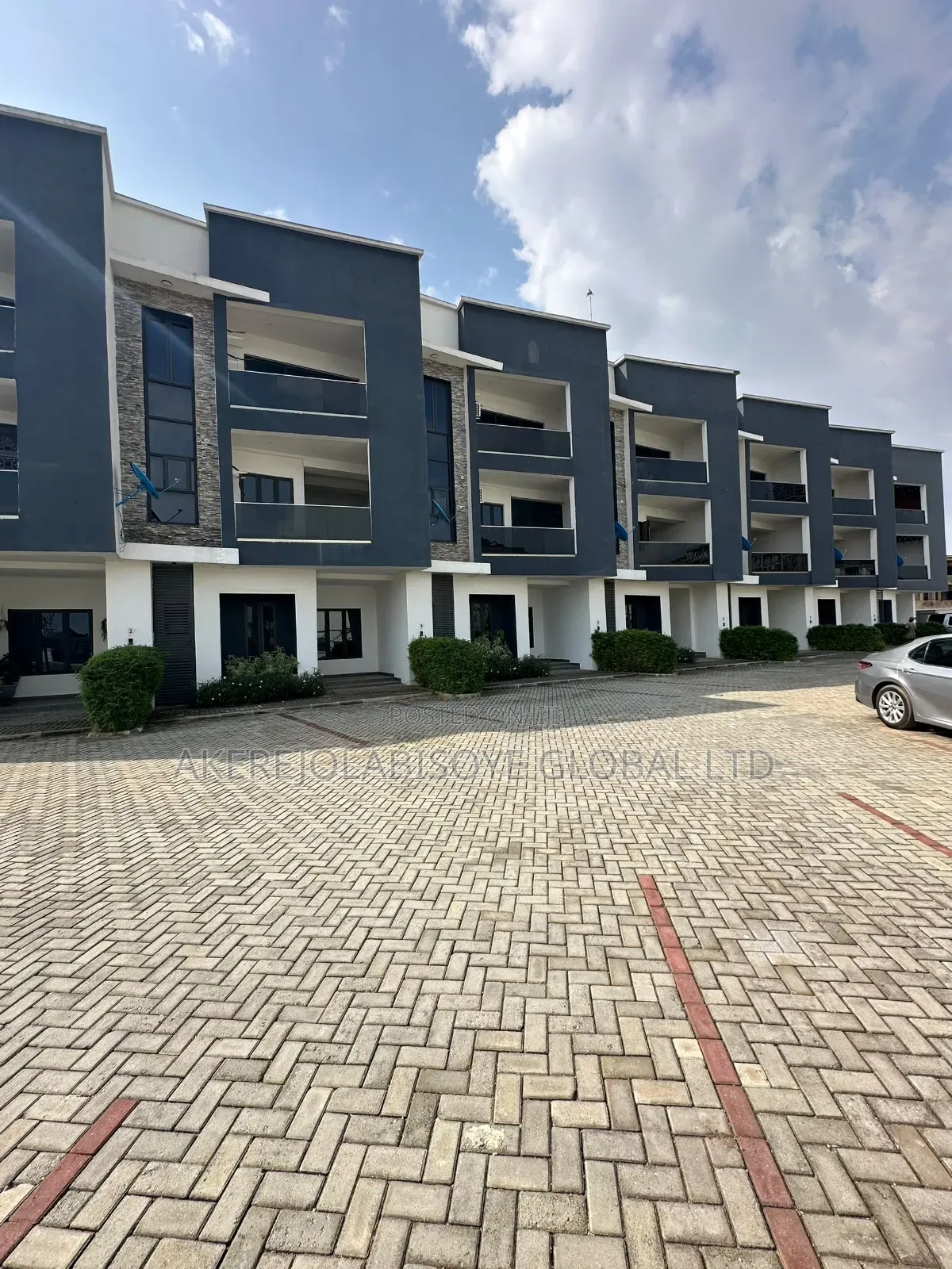 4bdrm Duplex in Lifecamp for sale in Life Camp