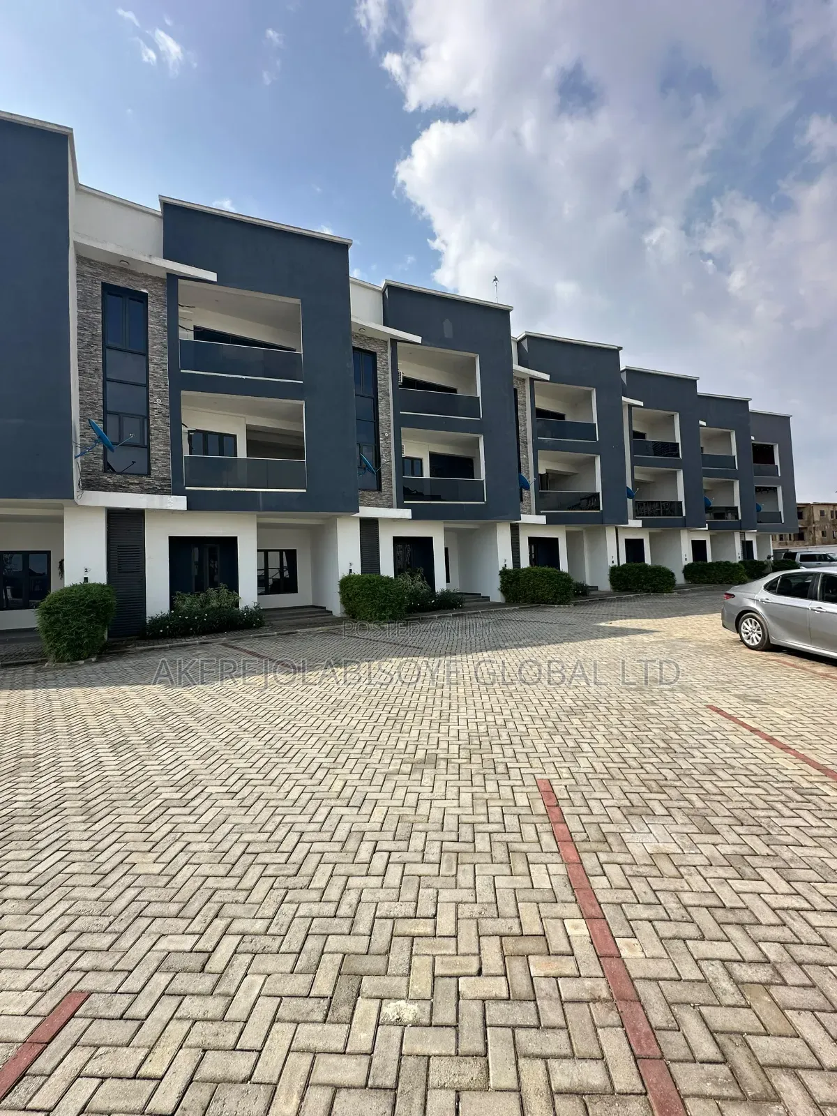 4bdrm Duplex in Lifecamp for sale in Life Camp