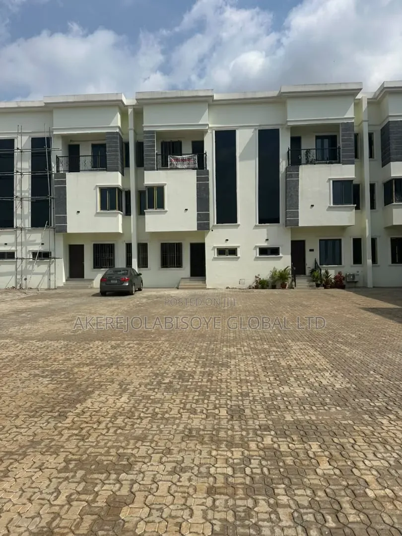 4bdrm Duplex in Lifecamp Abuja for sale in Life Camp