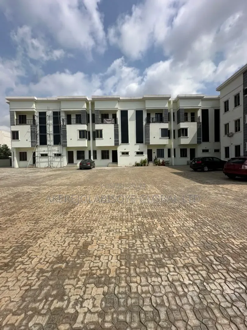 4bdrm Duplex in Lifecamp Abuja for sale in Life Camp