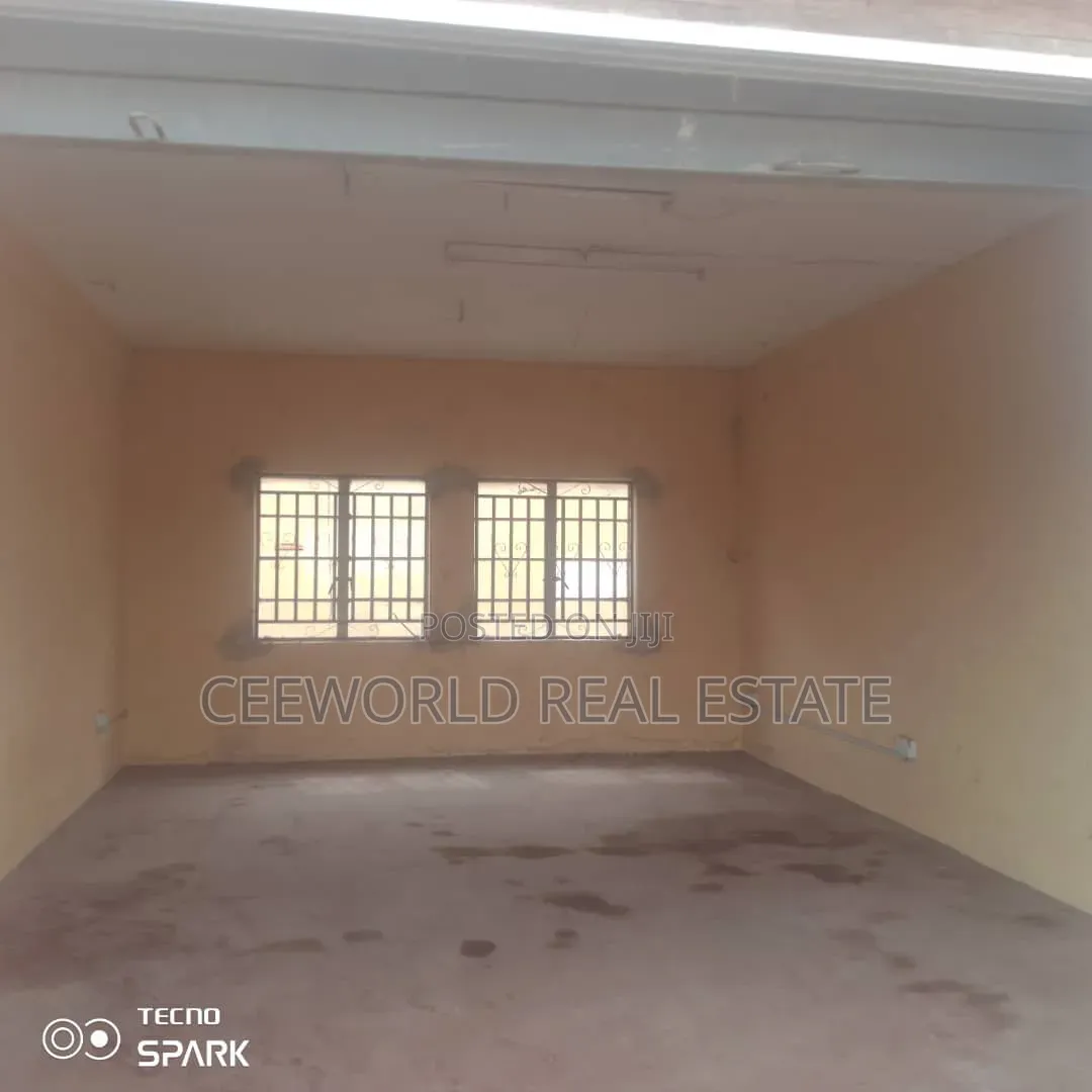A Whole Building/ Complex Available for Let/ Lease With Ample Space in CHallenge / Ibadan