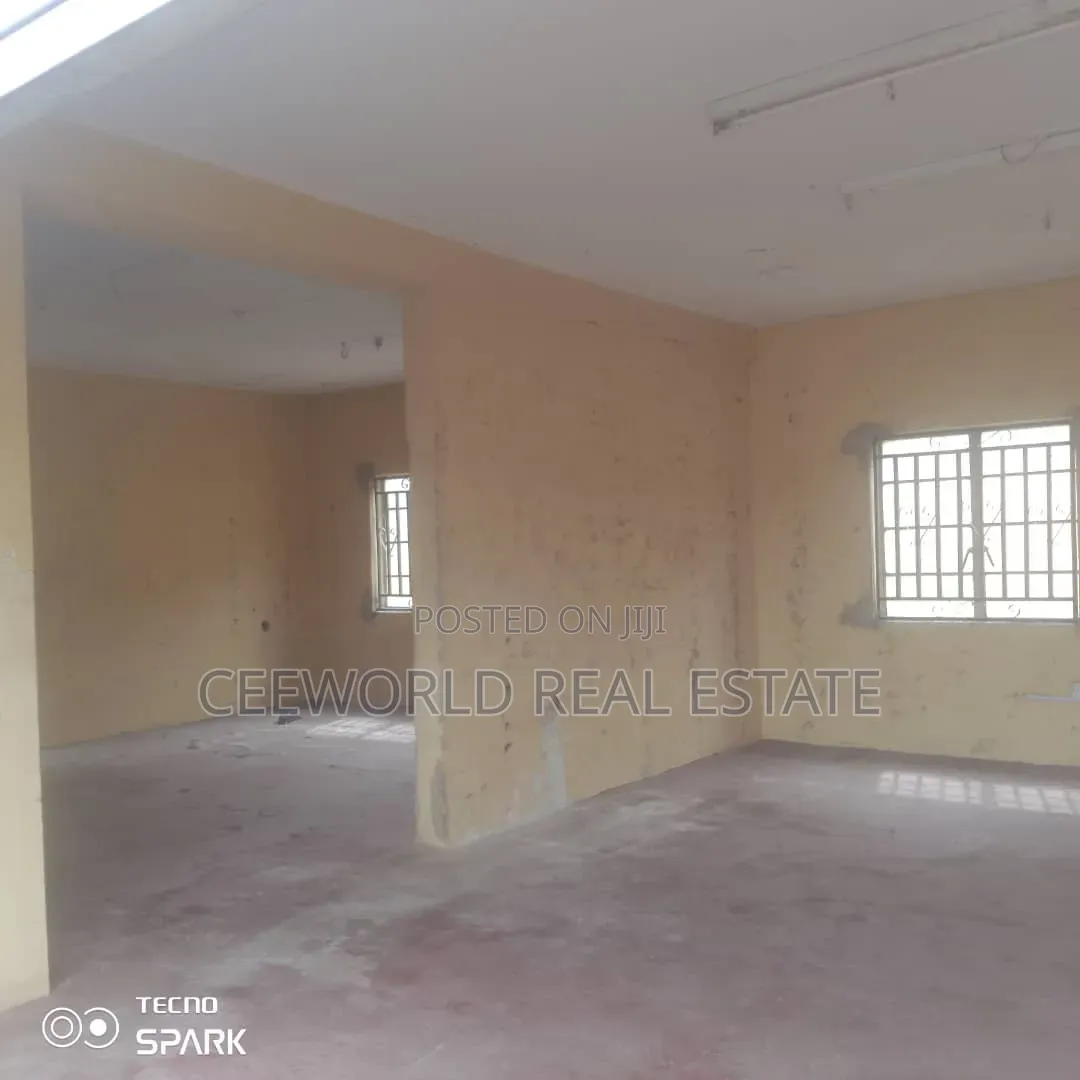 A Whole Building/ Complex Available for Let/ Lease With Ample Space in CHallenge / Ibadan