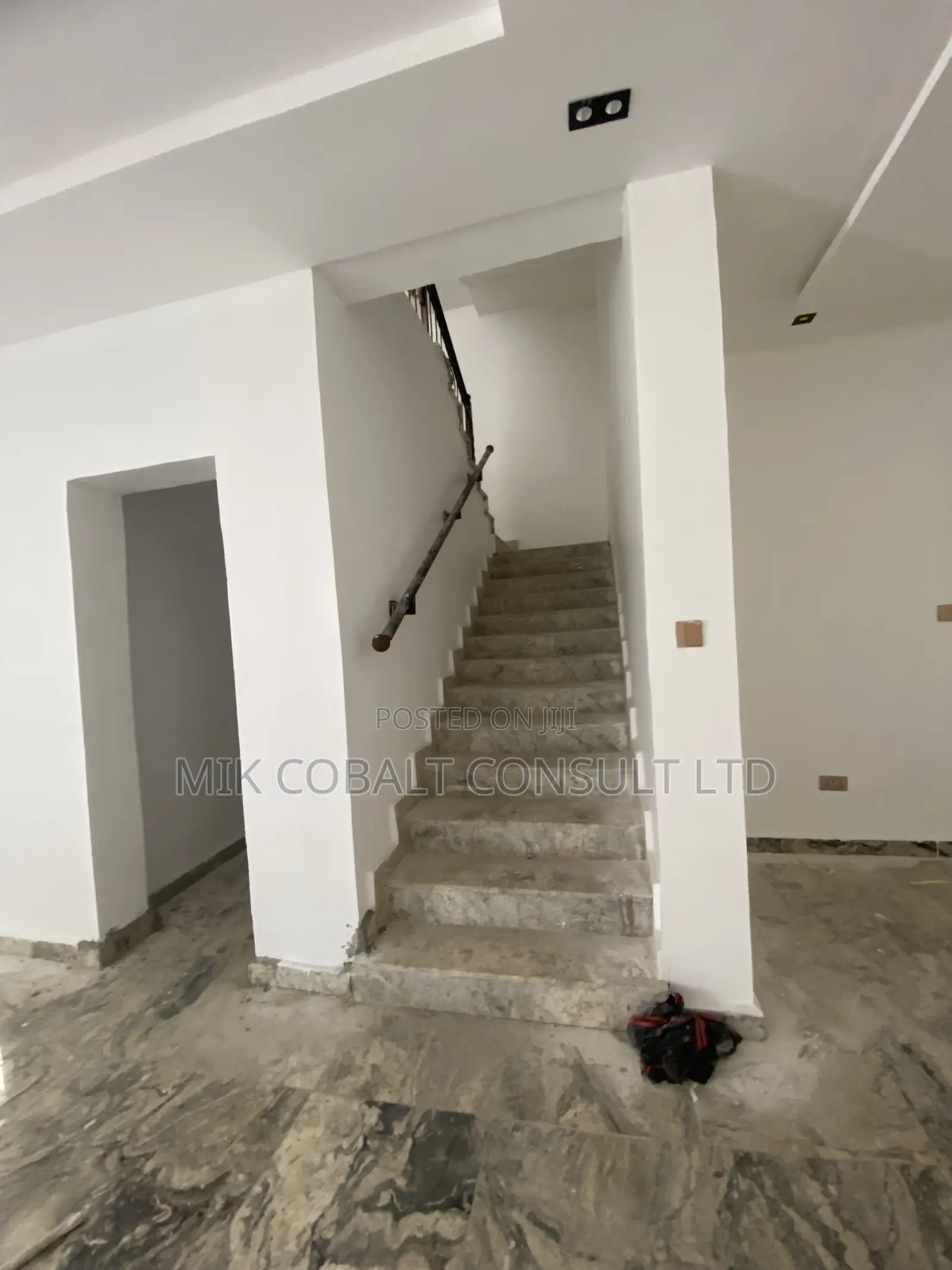5bdrm Townhouse/Terrace in 1St Avenue, Gwarinpa for sale in Gwarinpa
