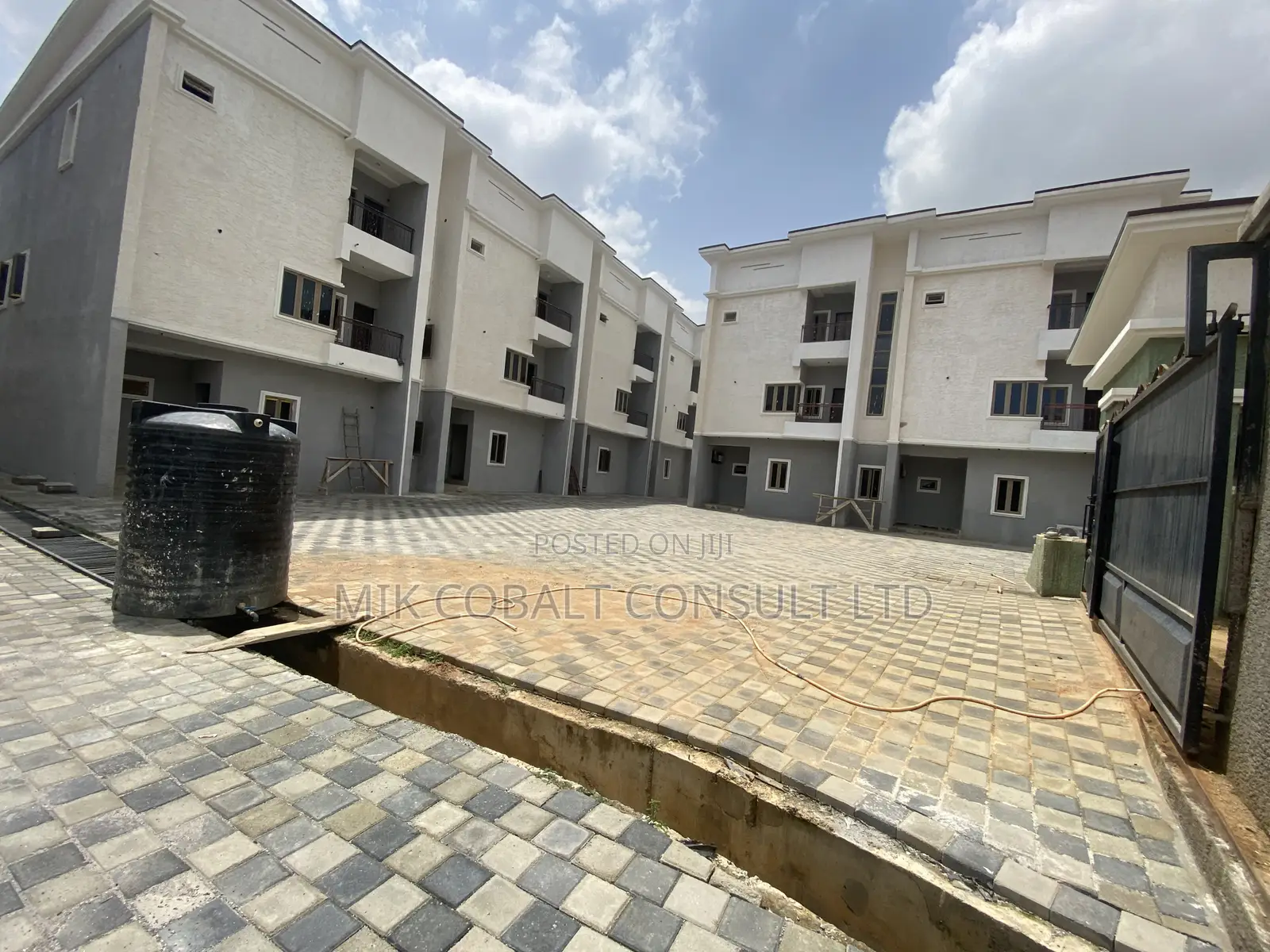 5bdrm Townhouse/Terrace in 1St Avenue, Gwarinpa for sale in Gwarinpa