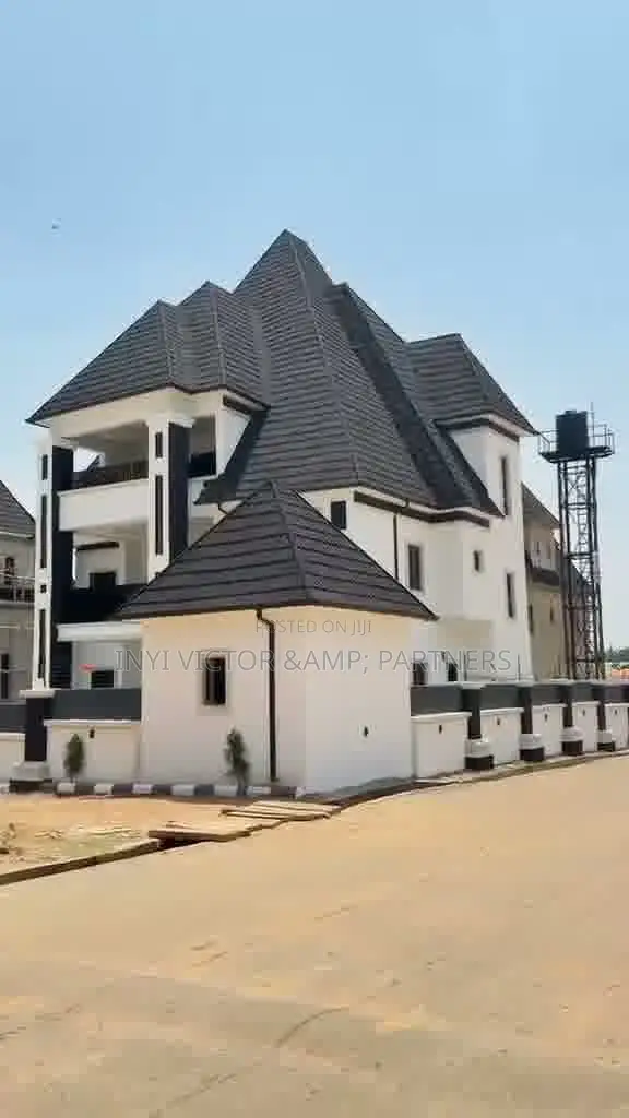 Luxury 5-Bedroom Detached Duplex Penthouse in Dakwo District