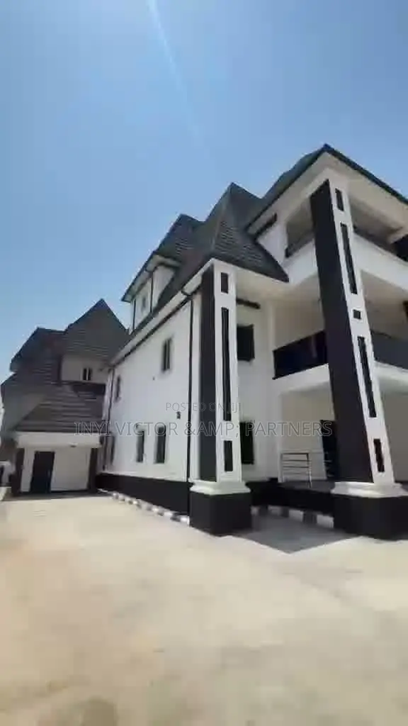 Luxury 5-Bedroom Detached Duplex Penthouse in Dakwo District