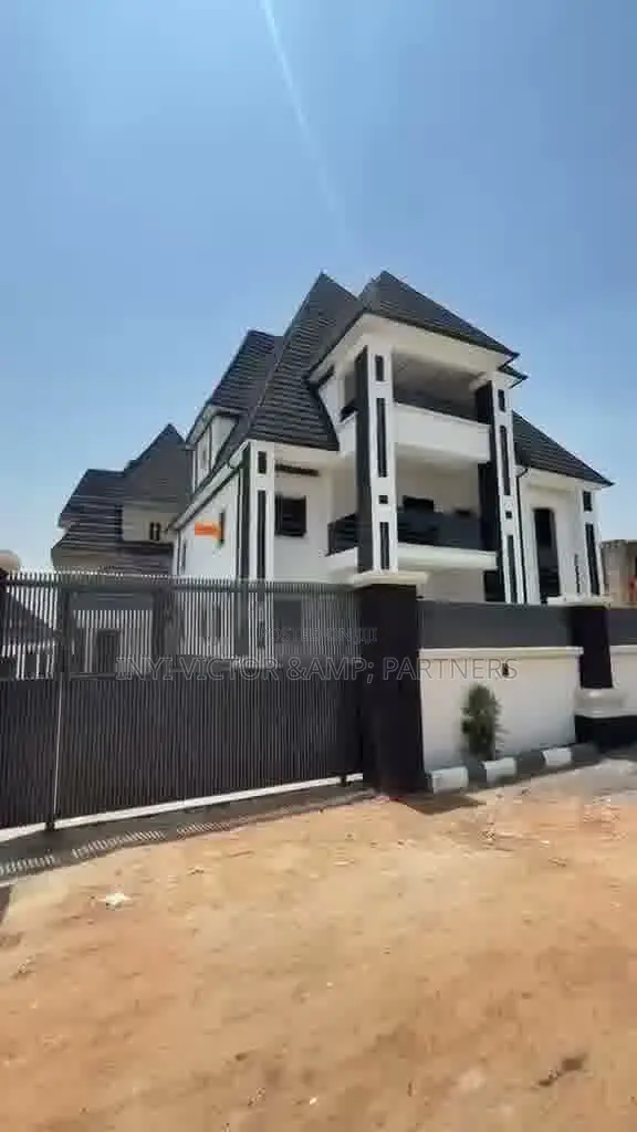 Luxury 5-Bedroom Detached Duplex Penthouse in Dakwo District