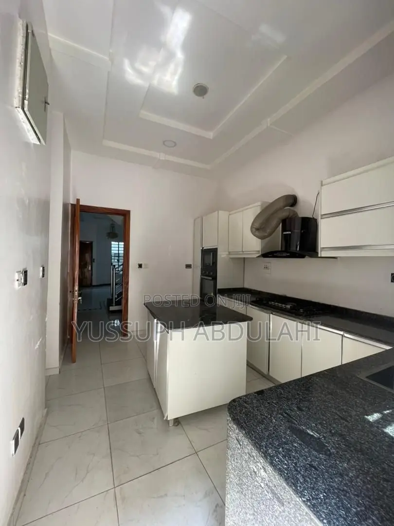 4bdrm Duplex in Osapa Estate for sale in Osapa london