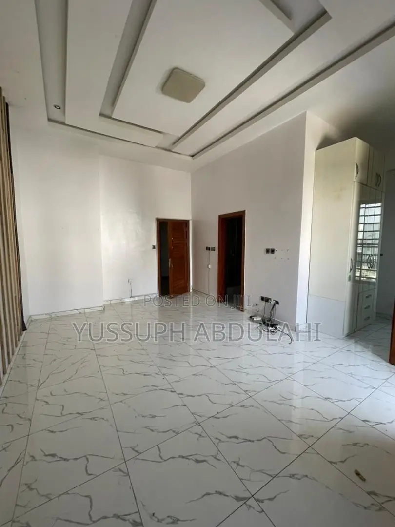 4bdrm Duplex in Osapa Estate for sale in Osapa london