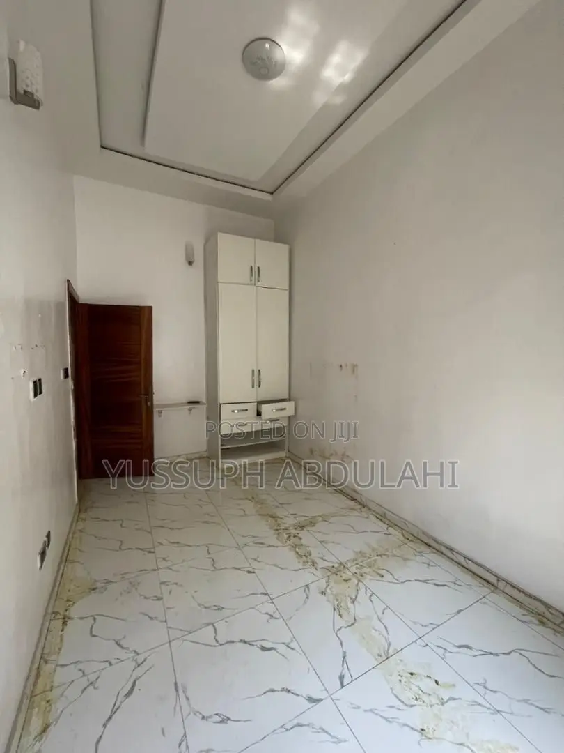 4bdrm Duplex in Osapa Estate for sale in Osapa london