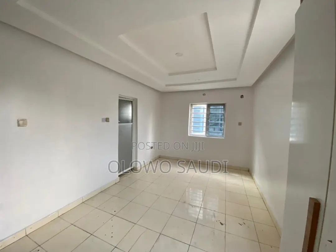 3bdrm Block of Flats in Adeba, Lakowe for rent in Lakowe