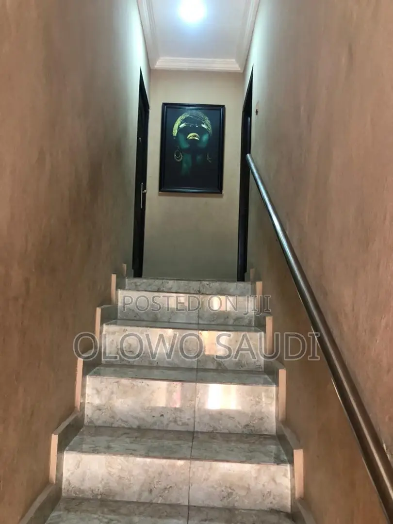 3bdrm Block of Flats in Adeba, Lakowe for rent in Lakowe