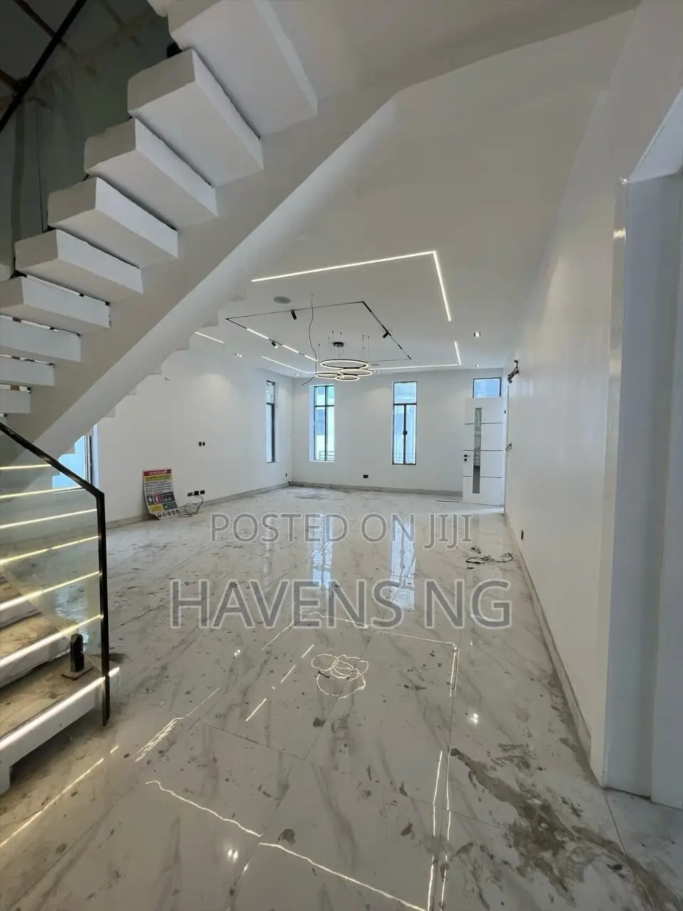 5bdrm Duplex in Chevron for sale in Chevron