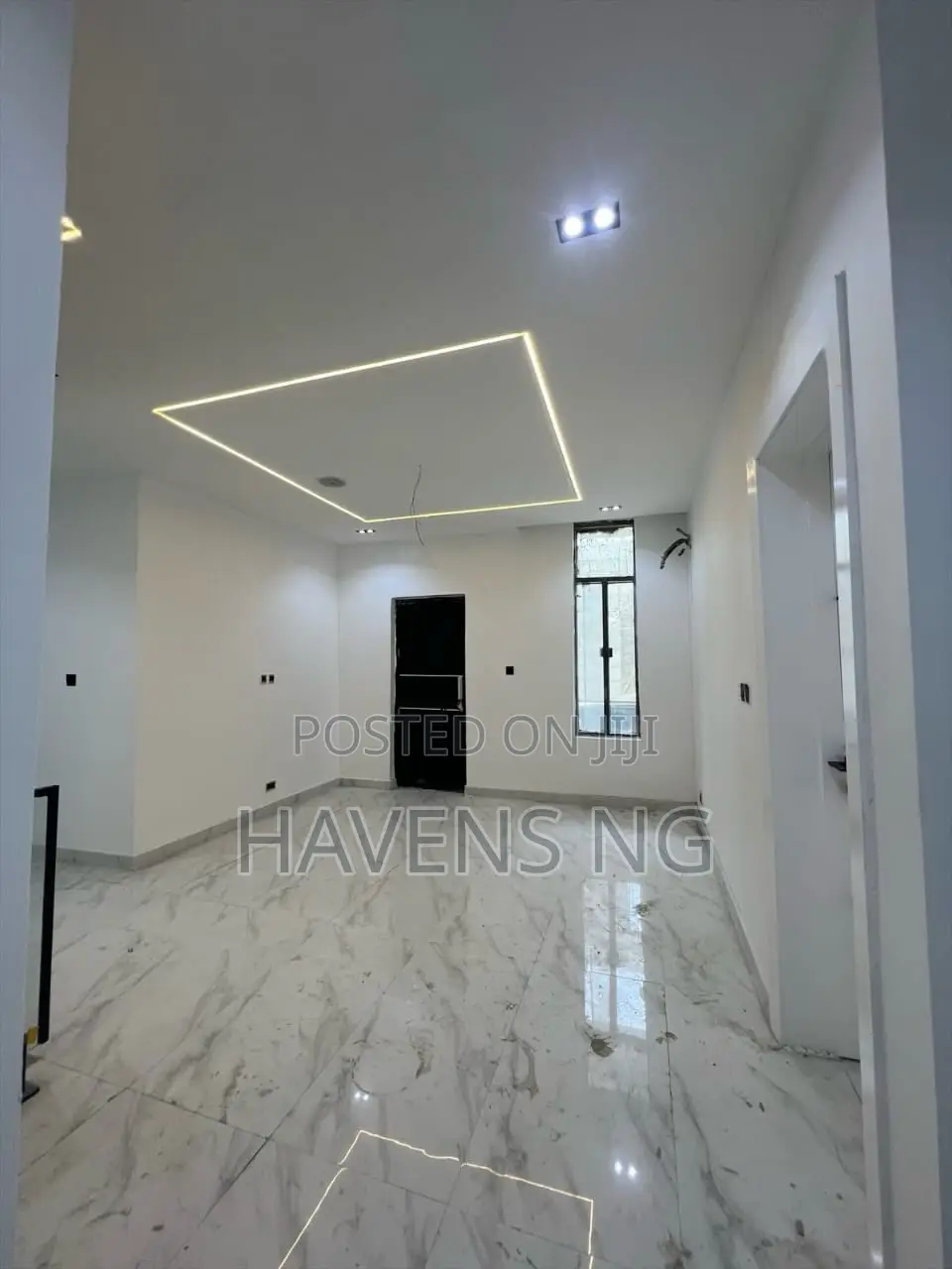 5bdrm Duplex in Chevron for sale in Chevron