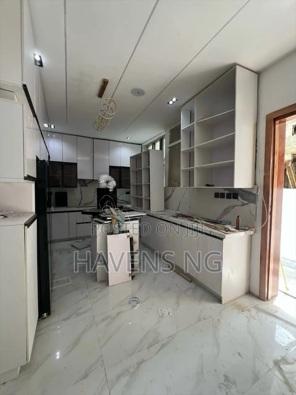 5bdrm Duplex in Chevron for sale in Chevron