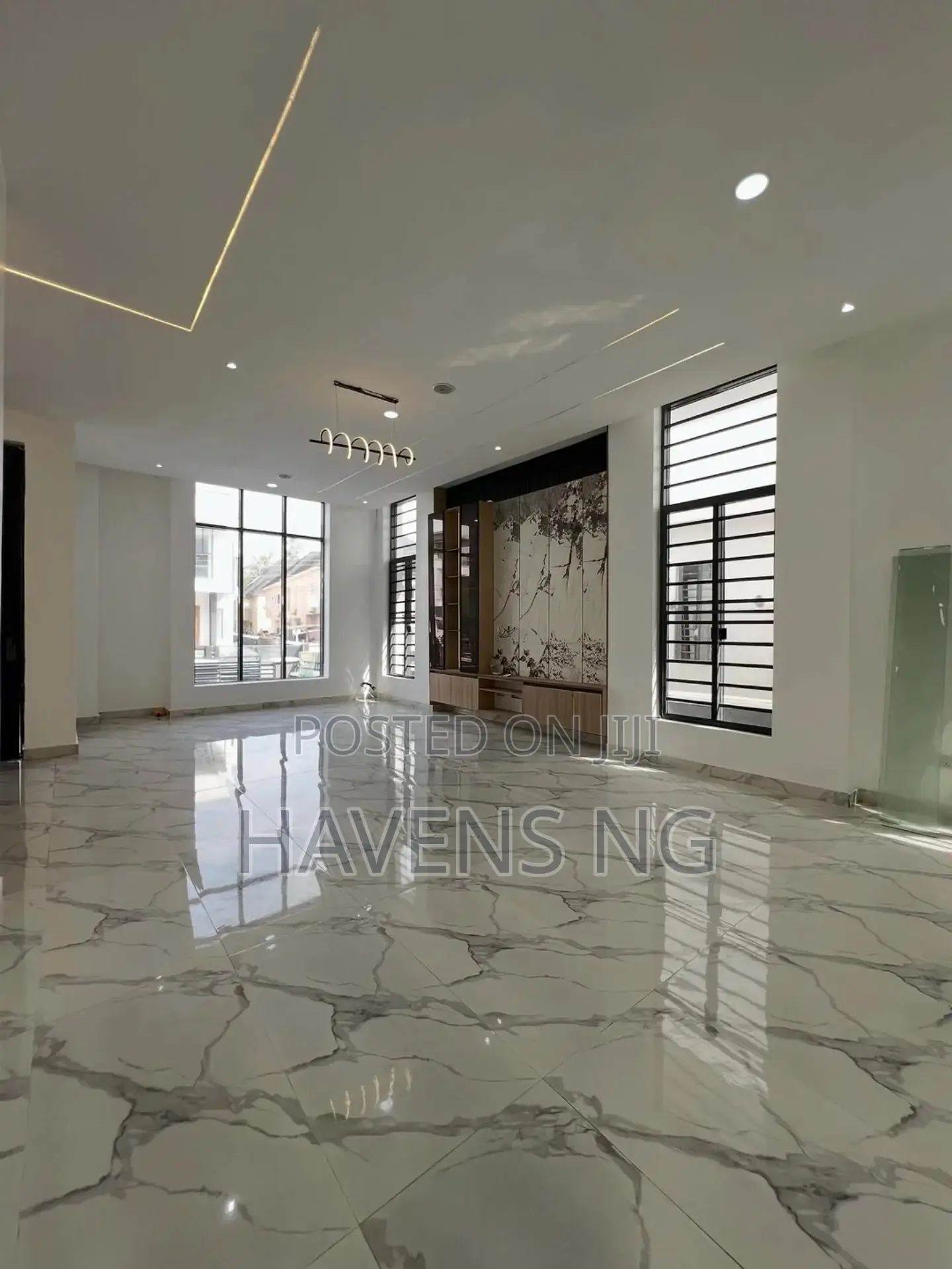 5bdrm Duplex in Ikota for sale in Ikota