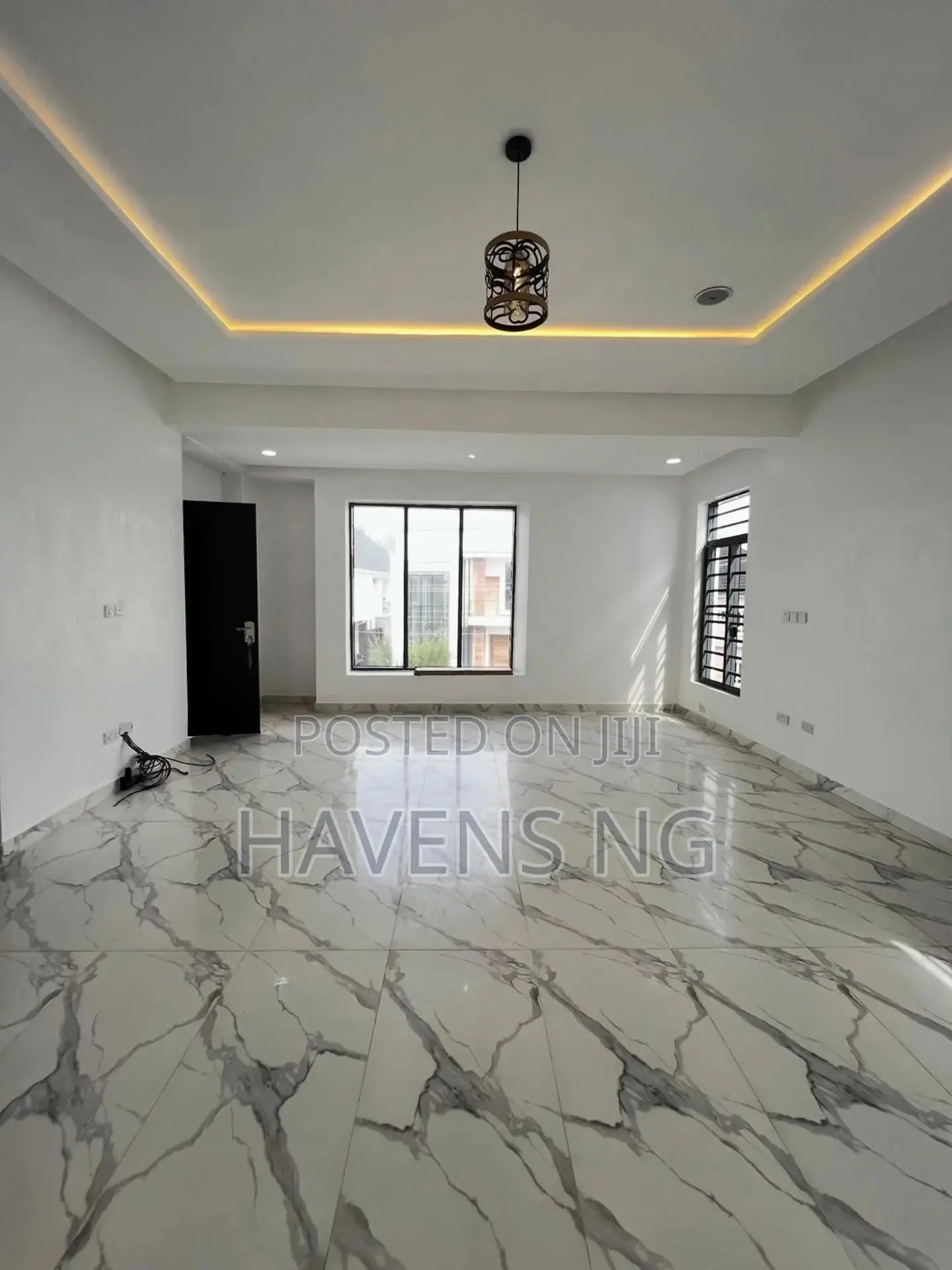 5bdrm Duplex in Ikota for sale in Ikota