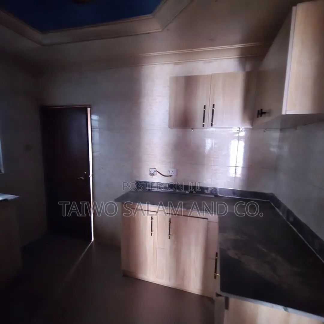 3bdrm Block of Flats in Apata for rent in Apata