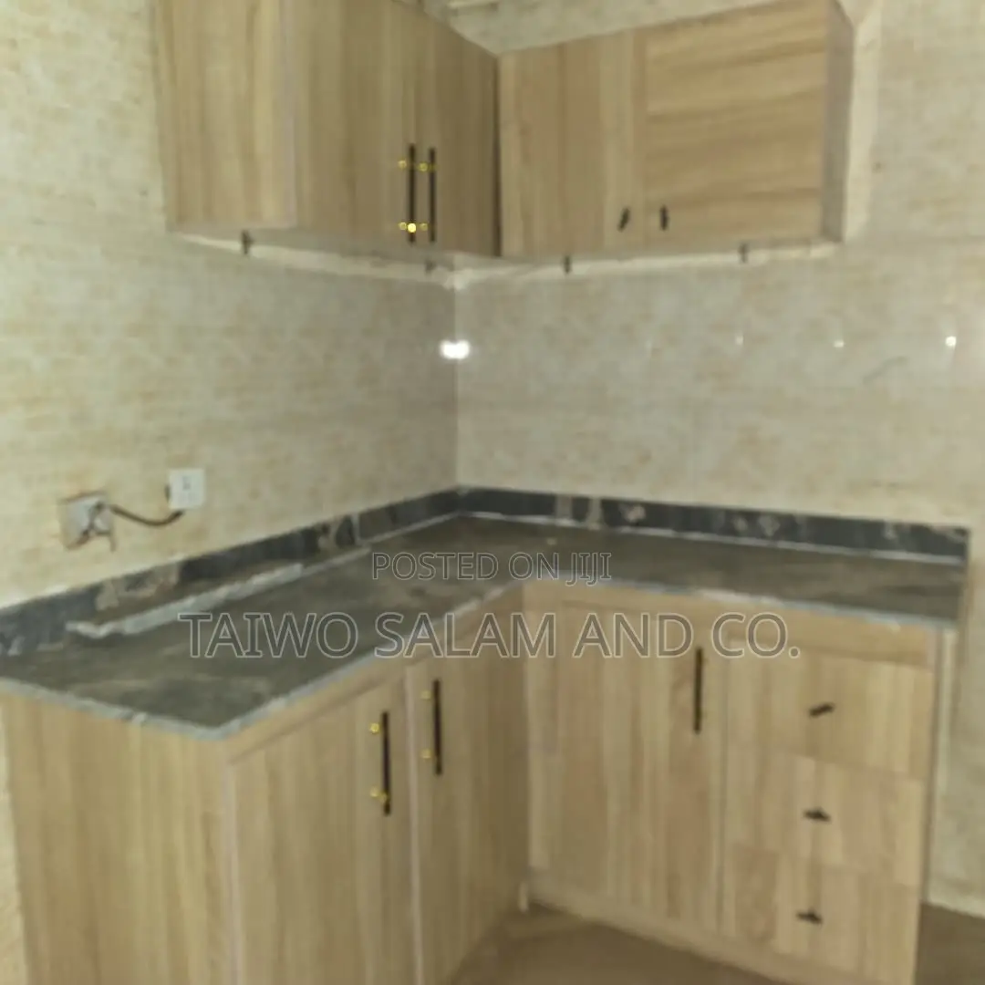 3bdrm Block of Flats in Apata for rent in Apata
