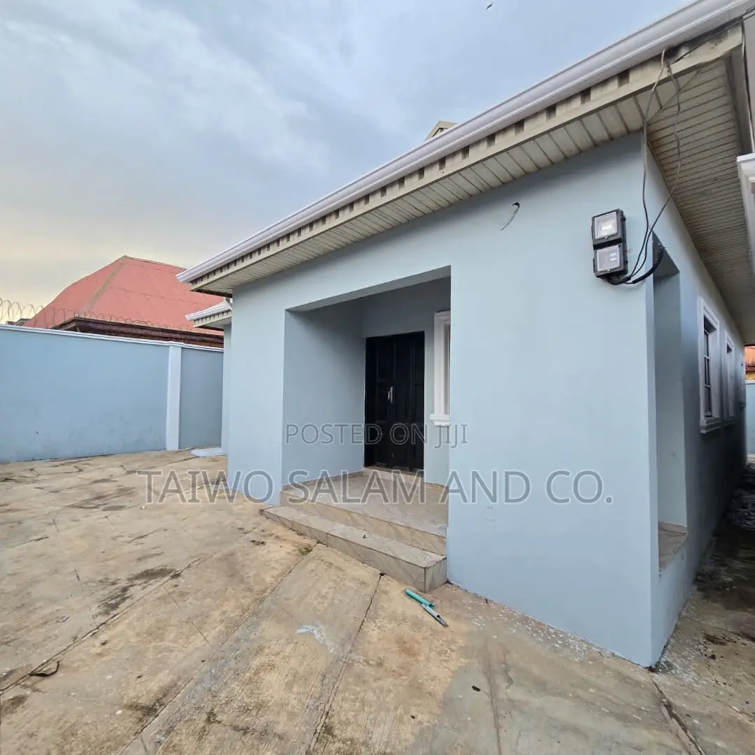 3bdrm Block of Flats in Apata for rent in Apata